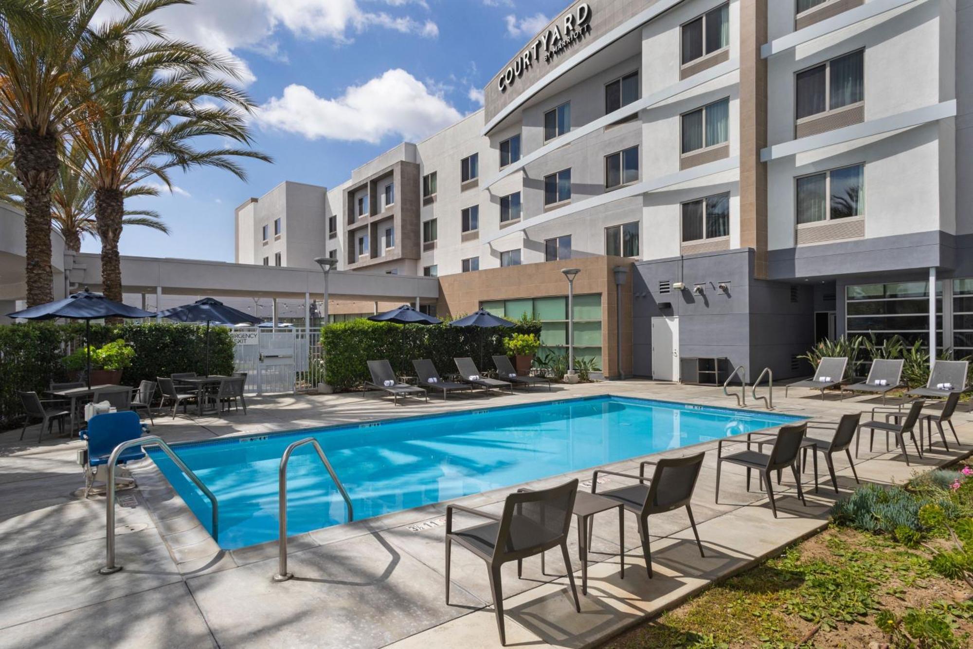Courtyard Long Beach Airport Екстер'єр фото