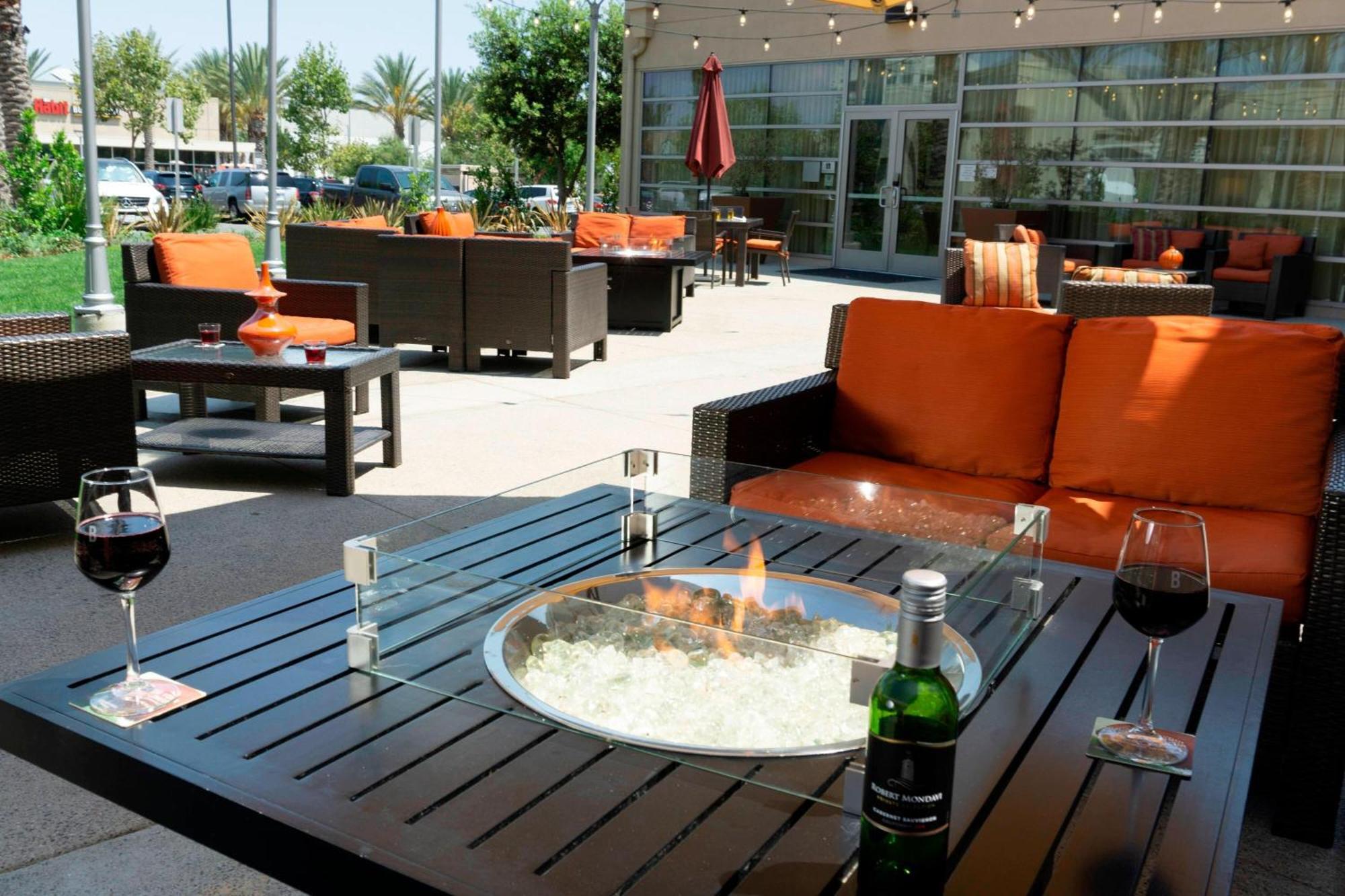 Courtyard Long Beach Airport Екстер'єр фото
