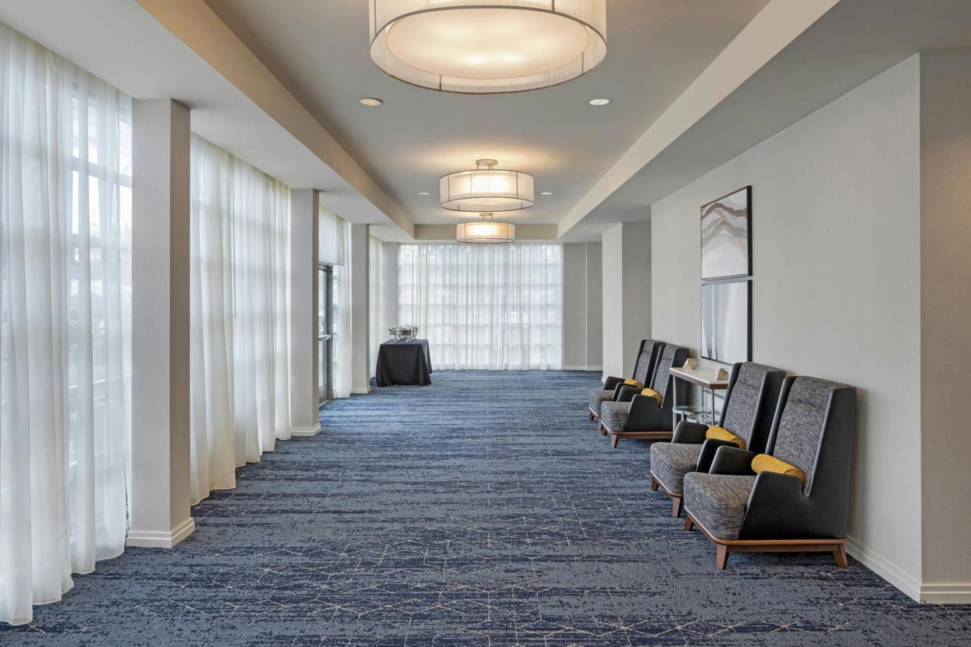 Courtyard Long Beach Airport Екстер'єр фото