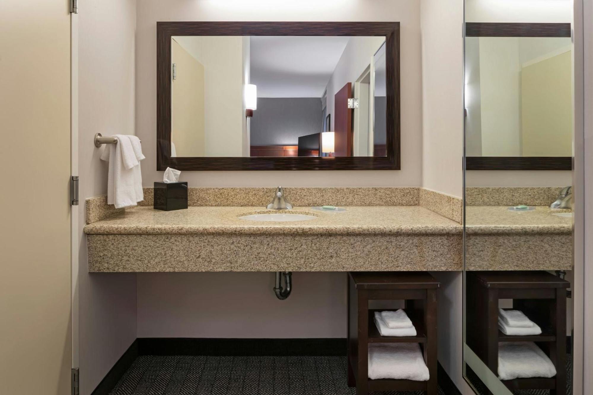 Courtyard Long Beach Airport Екстер'єр фото